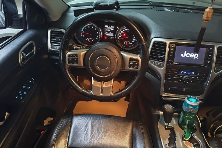 Used Jeep Grand Cherokee 2012 3.6L Comfort Navigation Edition Steering Wheel