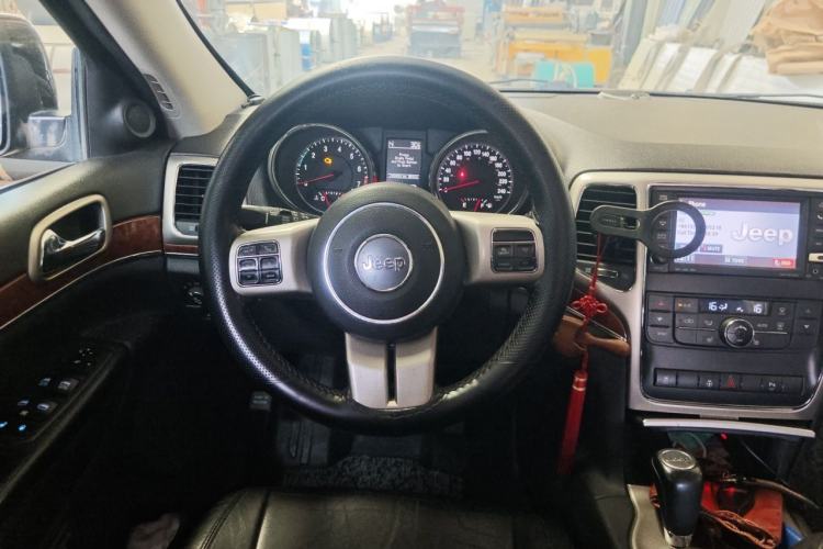 Used Jeep Grand Cherokee 2012 3.6L Luxury Navigation Edition Steering Wheel
