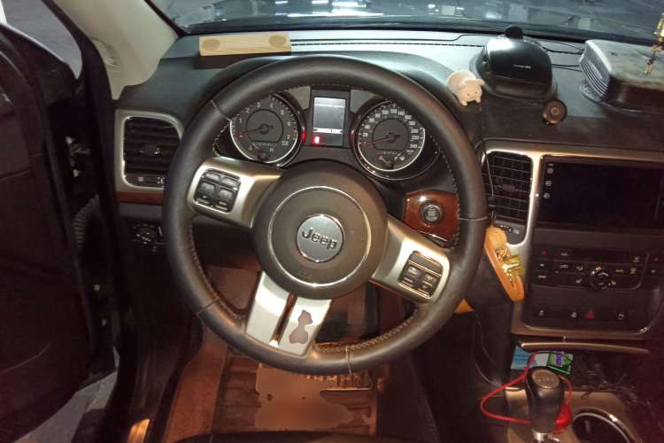 Used Jeep Grand Cherokee 2012 3.6L Luxury Navigation Edition Steering Wheel