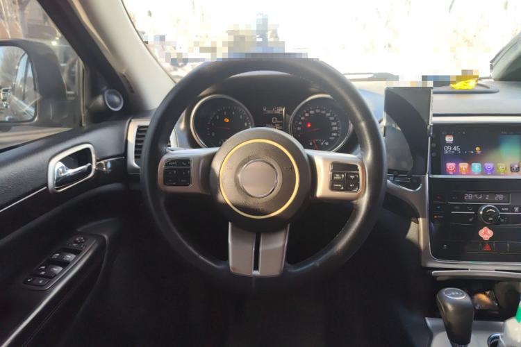 Used Jeep Grand Cherokee 2012 3.6L Comfort Navigation Edition Steering Wheel