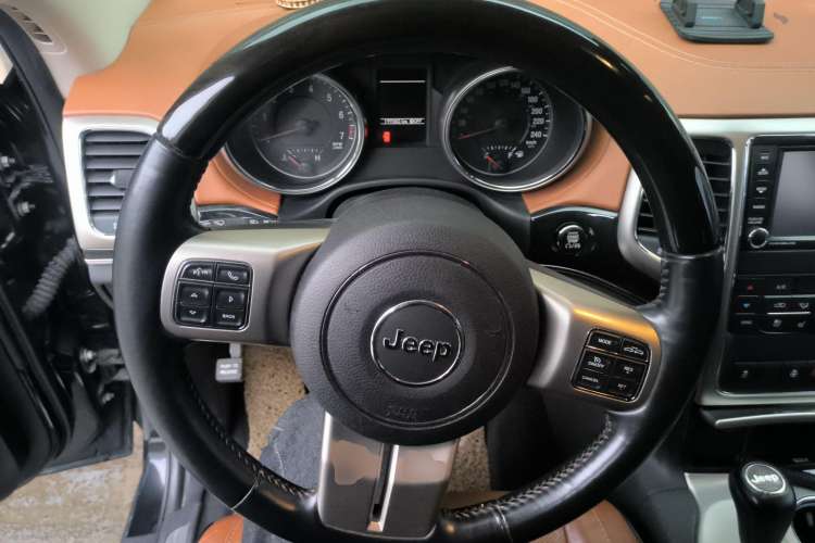 Used Jeep Grand Cherokee 2012 3.6L Flagship Prestige Edition Steering Wheel