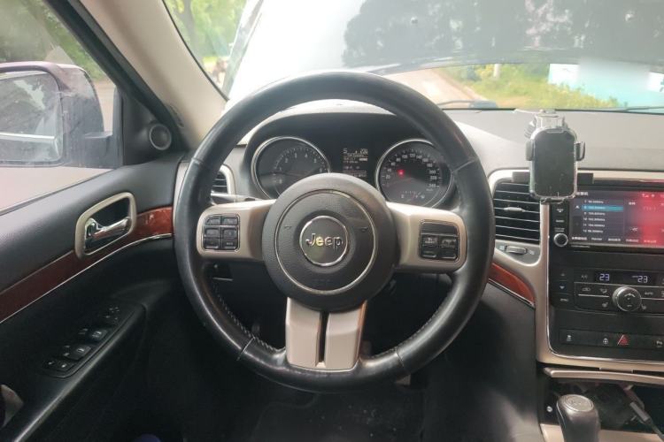 Used Jeep Grand Cherokee 2012 3.6L Luxury Navigation Edition Steering Wheel