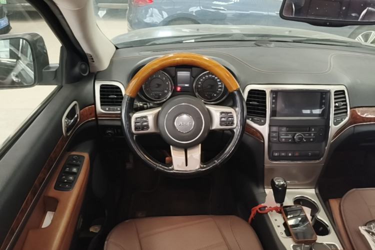 Used Jeep Grand Cherokee 2012 5.7L Flagship Navigation Edition Steering Wheel