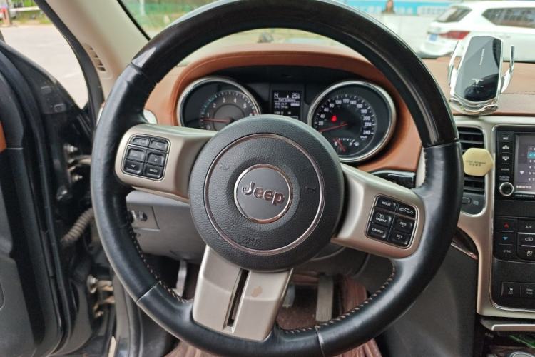 Used Jeep Grand Cherokee 2012 5.7L Flagship Navigation Edition Steering Wheel