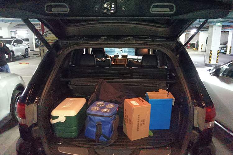 Used Jeep Grand Cherokee 2012 3.6L Luxury Navigation Edition Trunk