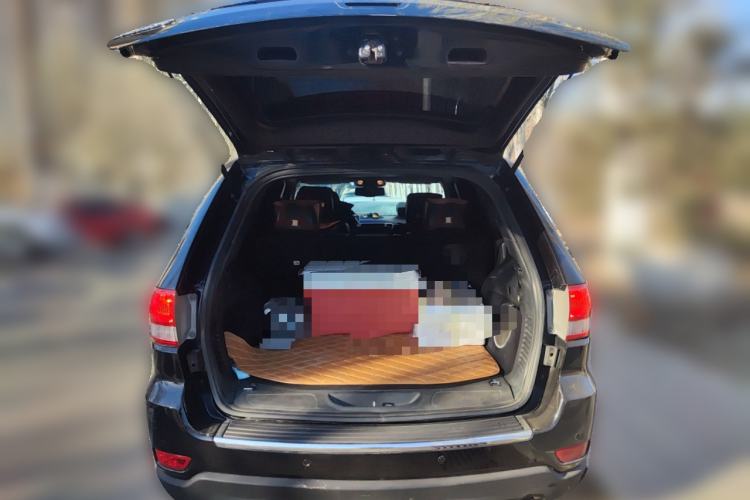 Used Jeep Grand Cherokee 2012 3.6L Comfort Navigation Edition Trunk