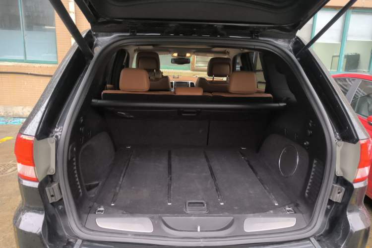 Used Jeep Grand Cherokee 2012 3.6L Flagship Prestige Edition Trunk