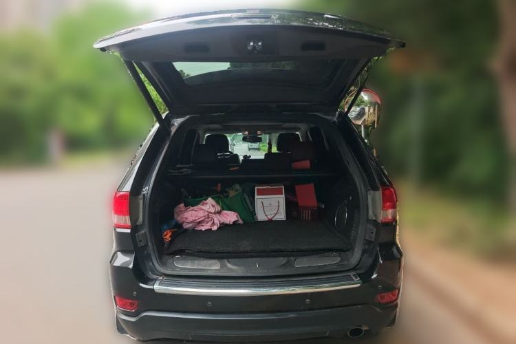 Used Jeep Grand Cherokee 2012 3.6L Luxury Navigation Edition Trunk
