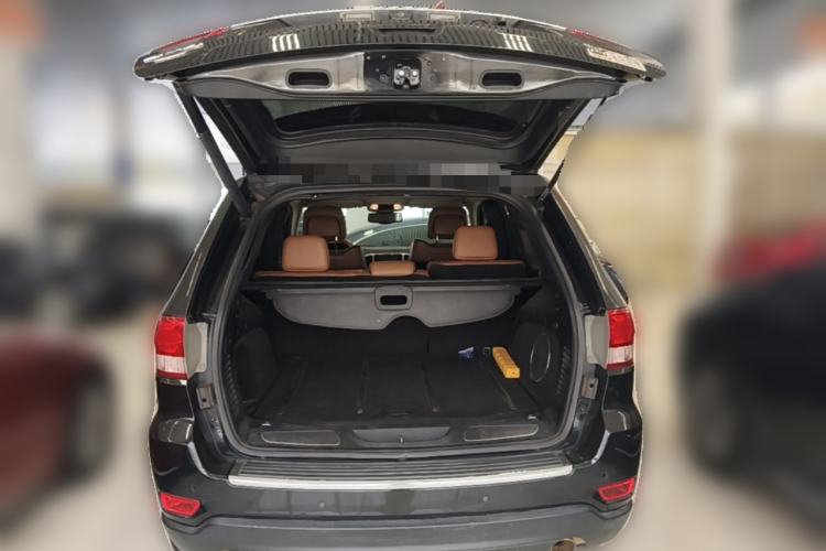 Used Jeep Grand Cherokee 2012 5.7L Flagship Navigation Edition Trunk
