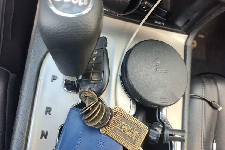 Used Jeep Grand Cherokee 2012 3.6L Comfort Navigation Edition Vehicle Key