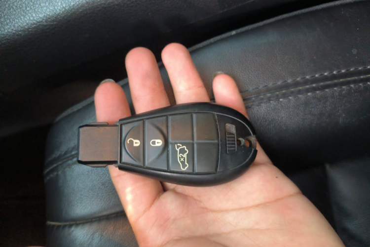 Used Jeep Grand Cherokee 2012 3.6L Luxury Navigation Edition Vehicle Key