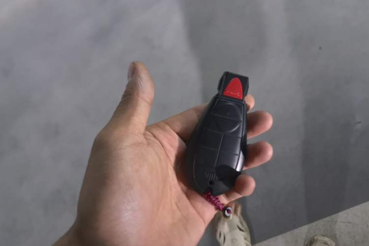 Used Jeep Grand Cherokee 2012 3.6L Comfort Navigation Edition Vehicle Key
