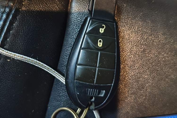 Used Jeep Grand Cherokee 2012 3.6L Comfort Navigation Edition Vehicle Key