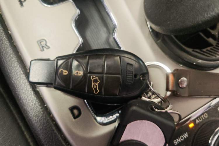 Used Jeep Grand Cherokee 2012 3.6L Luxury Navigation Edition Vehicle Key