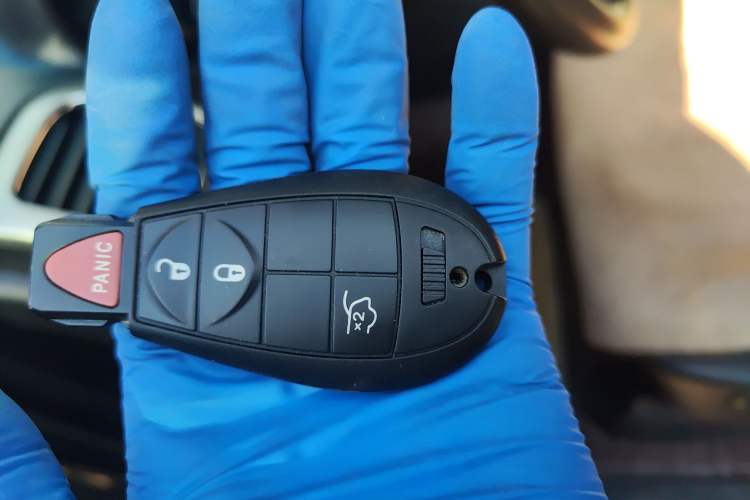 Used Jeep Grand Cherokee 2012 3.6L Comfort Navigation Edition Vehicle Key