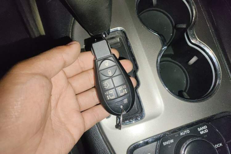 Used Jeep Grand Cherokee 2012 3.6L Comfort Navigation Edition Vehicle Key