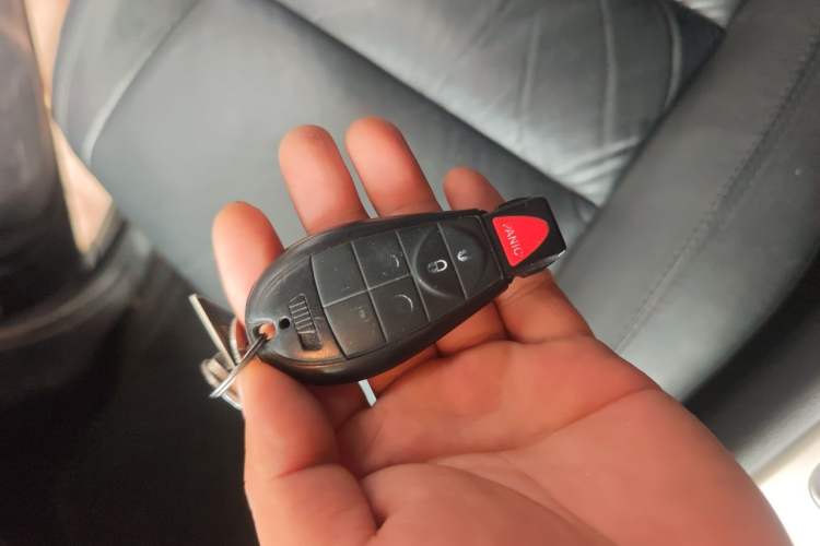 Used Jeep Grand Cherokee 2012 3.6L Luxury Navigation Edition Vehicle Key