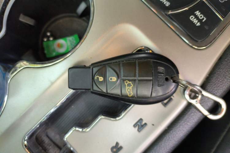 Used Jeep Grand Cherokee 2012 3.6L Luxury Navigation Edition Vehicle Key