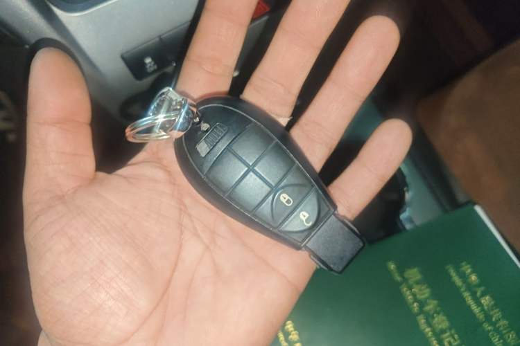 Used Jeep Grand Cherokee 2012 3.6L Comfort Navigation Edition Vehicle Key