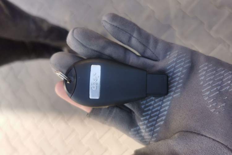 Used Jeep Grand Cherokee 2012 3.6L Luxury Navigation Edition Vehicle Key