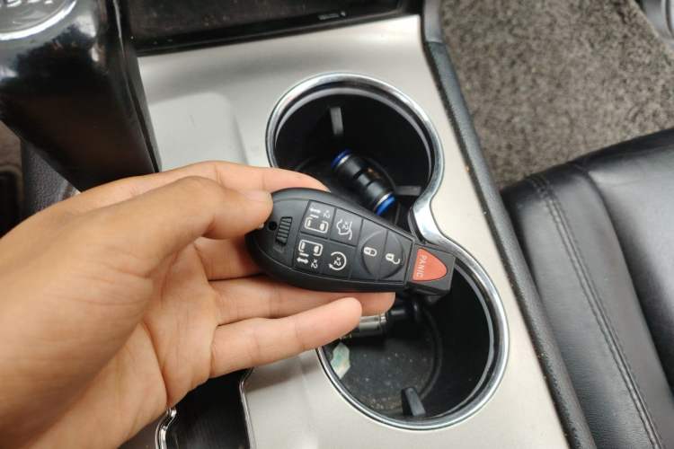Used Jeep Grand Cherokee 2012 3.6L Anniversary Navigation Edition Vehicle Key