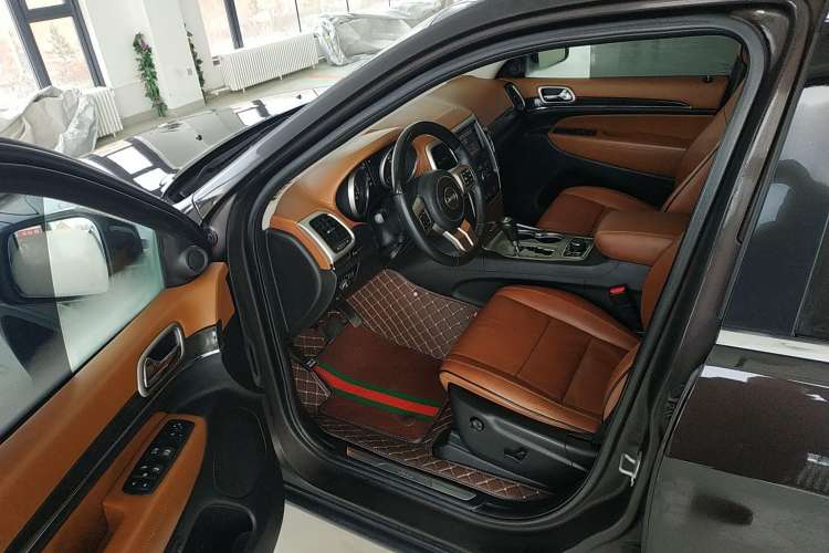 Used Jeep Grand Cherokee 2012 3.6L Flagship Prestige Edition Driver Seat