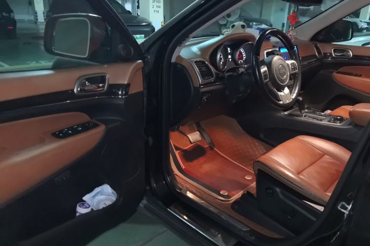 Used Jeep Grand Cherokee 2012 3.6L Flagship Prestige Edition Driver Seat