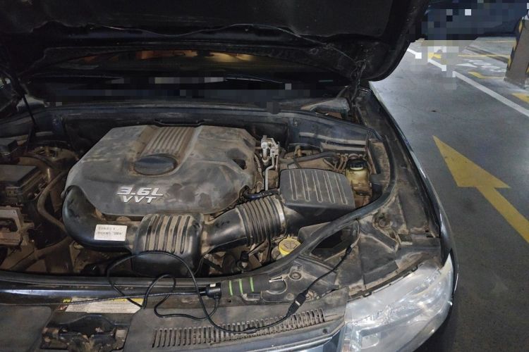 Used Jeep Grand Cherokee 2012 3.6L Flagship Navigation Edition Engine Bay Left