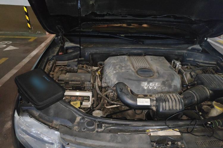 Used Jeep Grand Cherokee 2012 3.6L Flagship Navigation Edition Engine Bay Right
