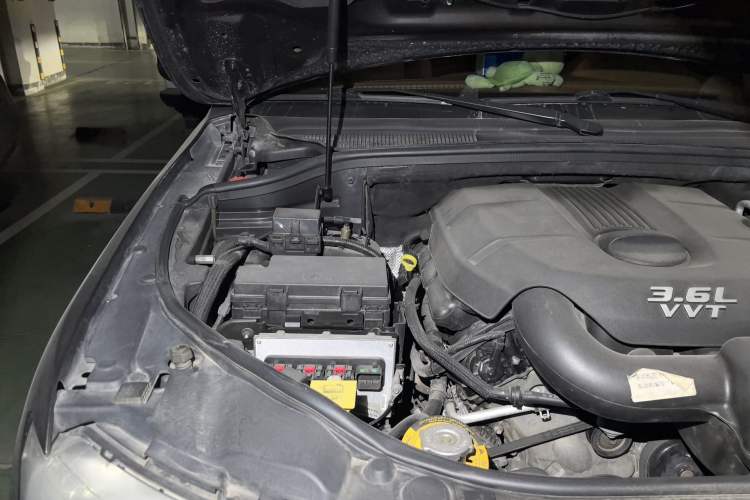 Used Jeep Grand Cherokee 2012 3.6L Flagship Prestige Edition Engine Bay Right