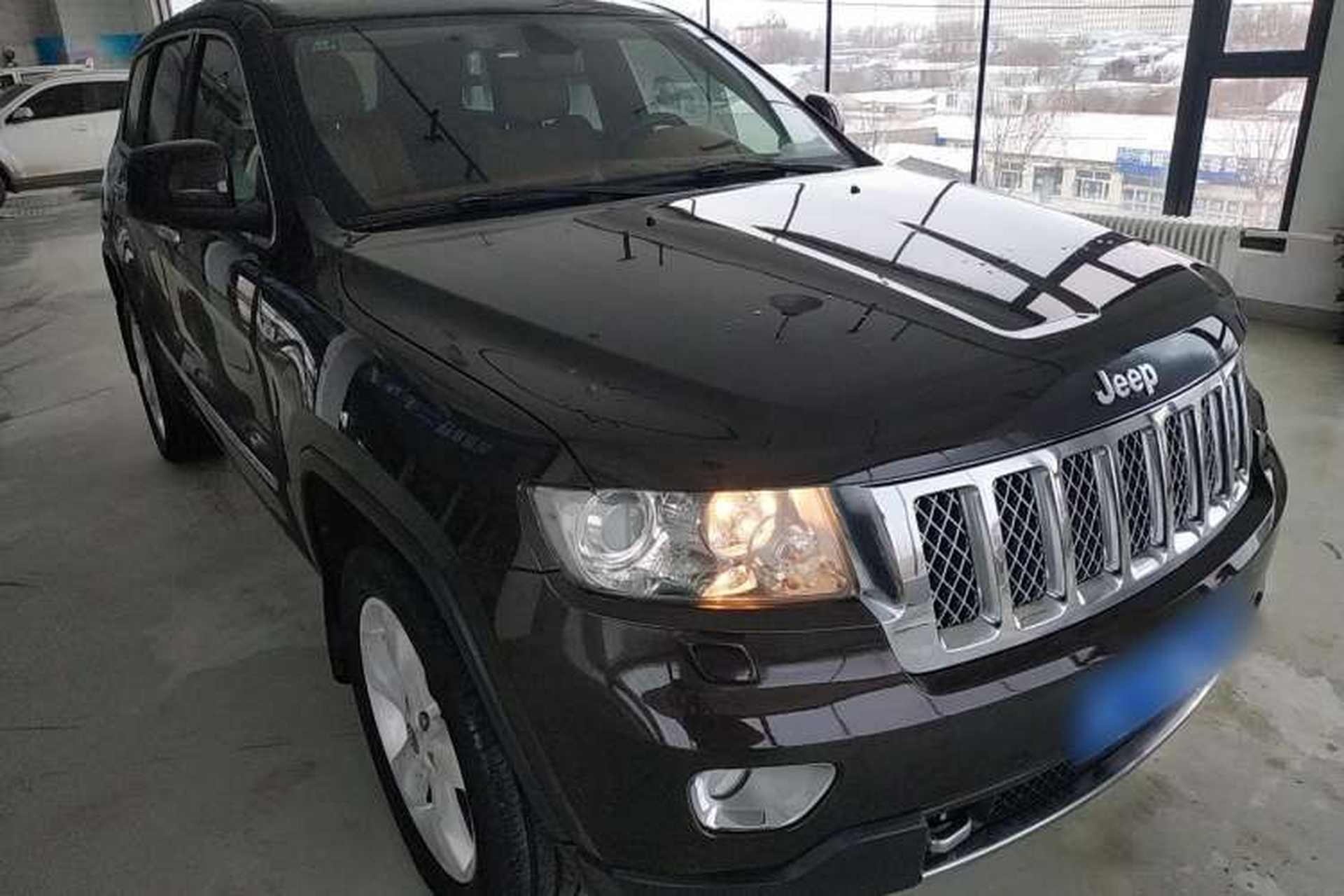 Used Jeep Grand Cherokee 2012 3.6L Flagship Prestige Edition Front Right 45 Deg