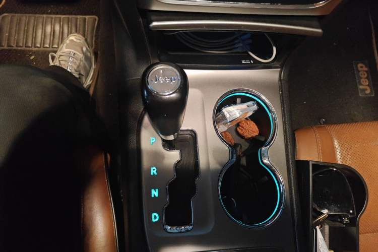 Used Jeep Grand Cherokee 2012 3.6L Flagship Navigation Edition Gear Lever