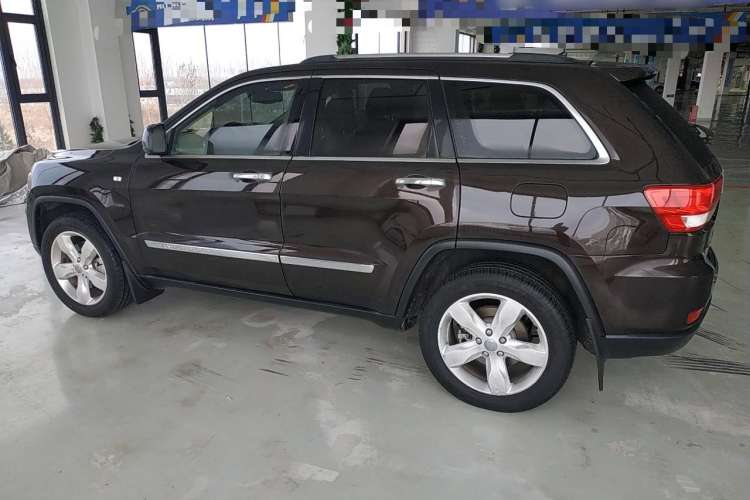 Used Jeep Grand Cherokee 2012 3.6L Flagship Prestige Edition Left Side