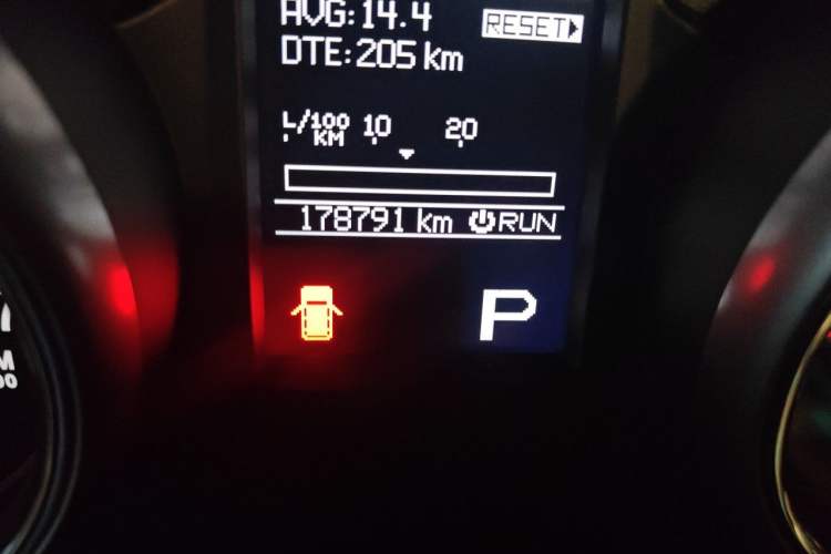Used Jeep Grand Cherokee 2012 3.6L Flagship Navigation Edition Odometer Close Up
