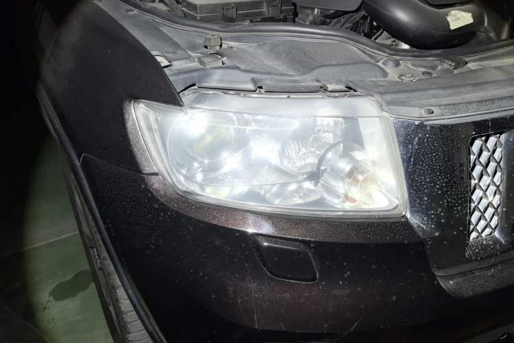 Used Jeep Grand Cherokee 2012 3.6L Flagship Prestige Edition Right Front Headlight