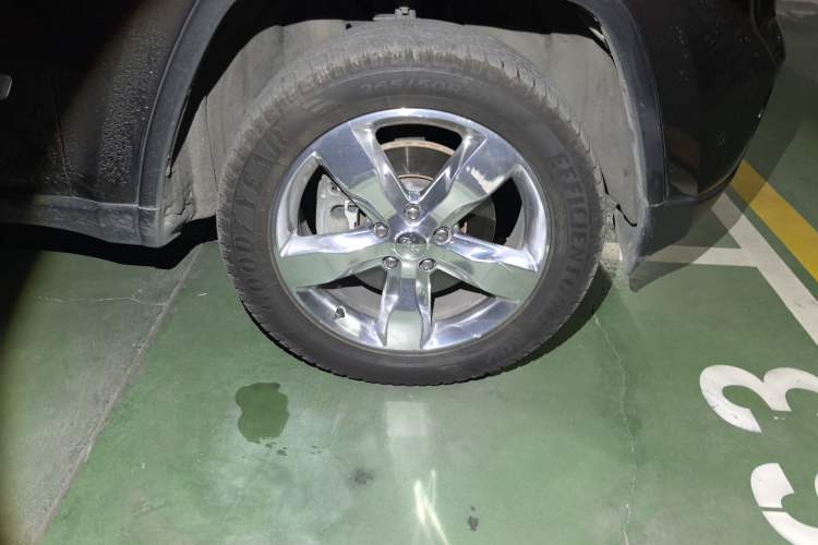 Used Jeep Grand Cherokee 2012 3.6L Flagship Prestige Edition Right Front Wheel Hub