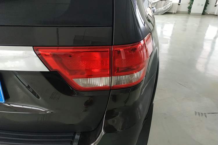 Used Jeep Grand Cherokee 2012 3.6L Flagship Prestige Edition Right Rear Taillight