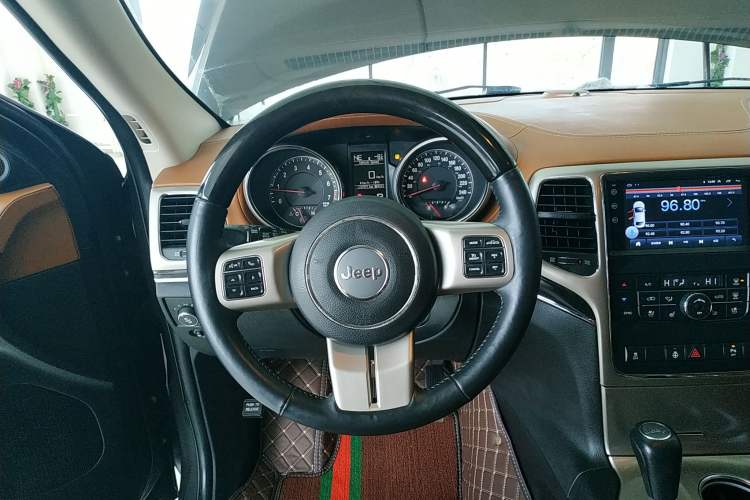 Used Jeep Grand Cherokee 2012 3.6L Flagship Prestige Edition Steering Wheel