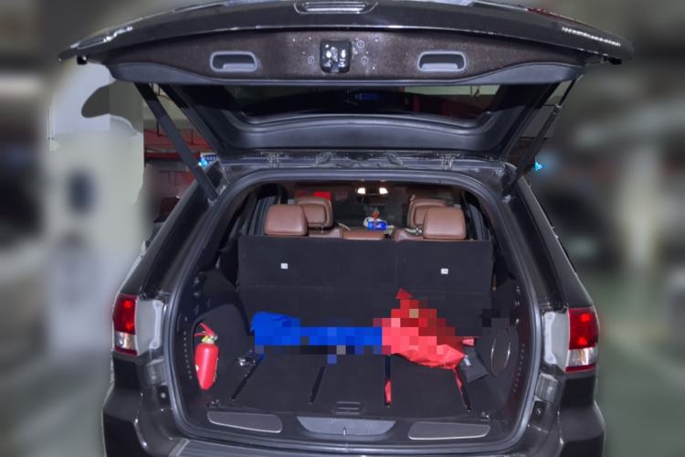 Used Jeep Grand Cherokee 2012 3.6L Flagship Prestige Edition Trunk