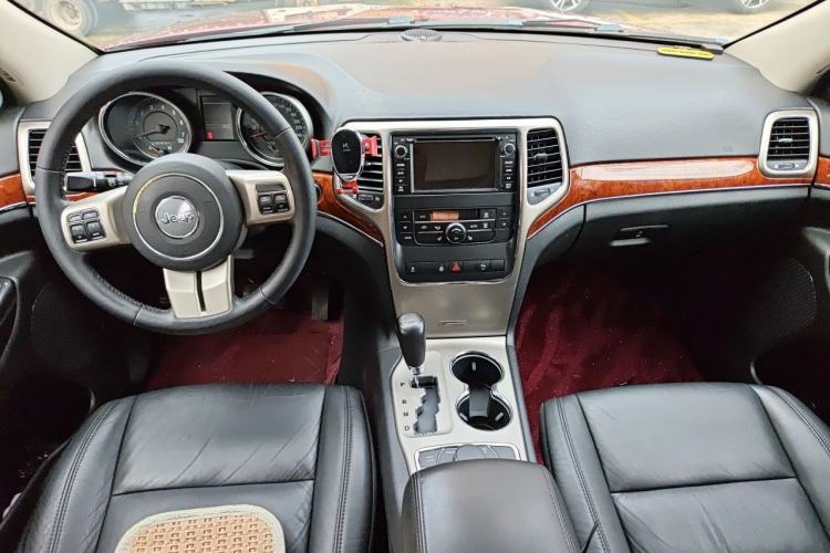 Used Jeep Grand Cherokee 2012 3.6L Luxury Navigation Edition Center Console