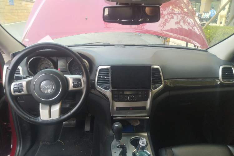 Used Jeep Grand Cherokee 2012 3.6L Comfort Navigation Edition Center Console