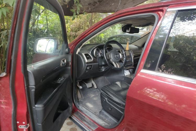 Used Jeep Grand Cherokee 2012 3.6L Comfort Navigation Edition Driver Seat