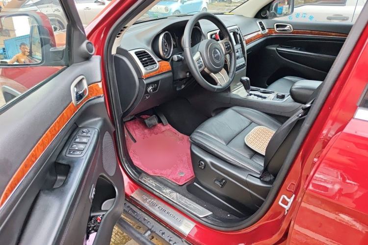 Used Jeep Grand Cherokee 2012 3.6L Luxury Navigation Edition Driver Seat