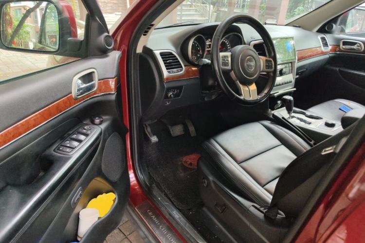 Used Jeep Grand Cherokee 2012 3.6L Luxury Navigation Edition Driver Seat