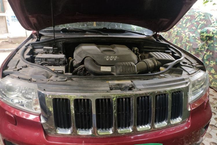 Used Jeep Grand Cherokee 2012 3.6L Comfort Navigation Edition Engine Bay