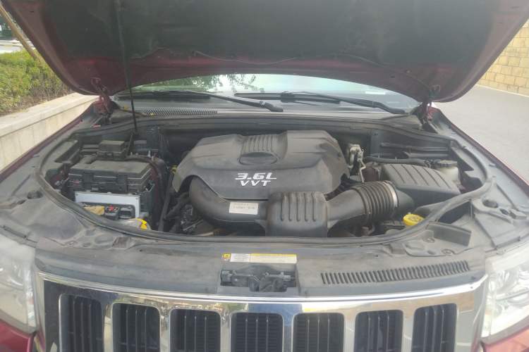 Used Jeep Grand Cherokee 2012 3.6L Comfort Navigation Edition Engine Bay