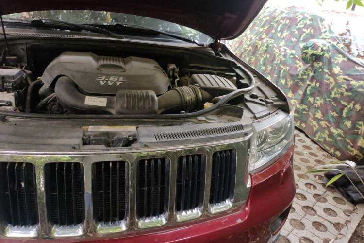 Used Jeep Grand Cherokee 2012 3.6L Comfort Navigation Edition Engine Bay Left