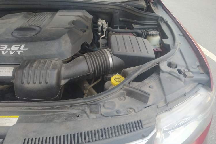 Used Jeep Grand Cherokee 2012 3.6L Comfort Navigation Edition Engine Bay Left