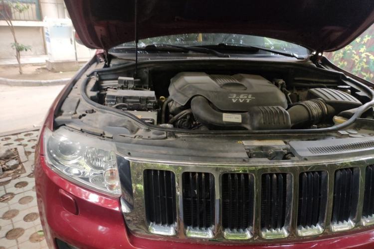 Used Jeep Grand Cherokee 2012 3.6L Comfort Navigation Edition Engine Bay Right