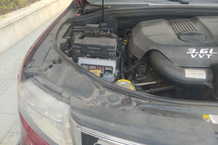 Used Jeep Grand Cherokee 2012 3.6L Comfort Navigation Edition Engine Bay Right